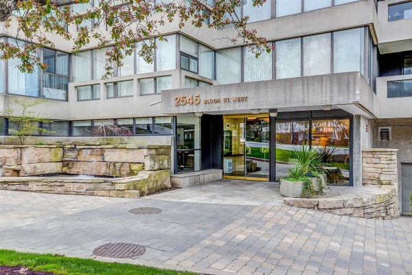 2545 Bloor St W, Toronto