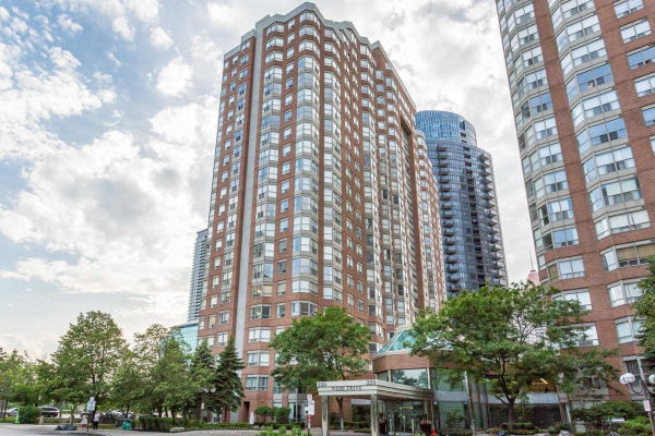 335 Webb Dr, Mississauga