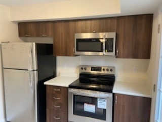 60 Parrotta Dr, #275