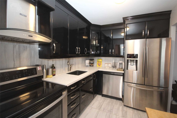 3590 Kaneff Cres 3590 Kaneff Cres