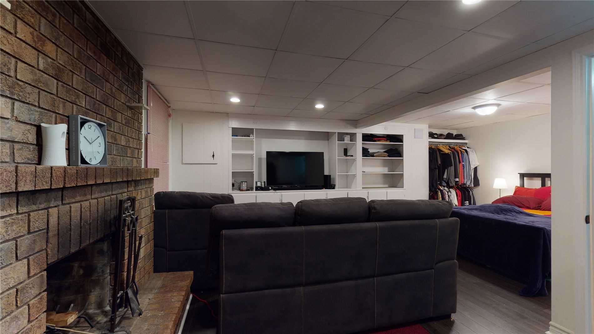 23 Strathavon Dr
