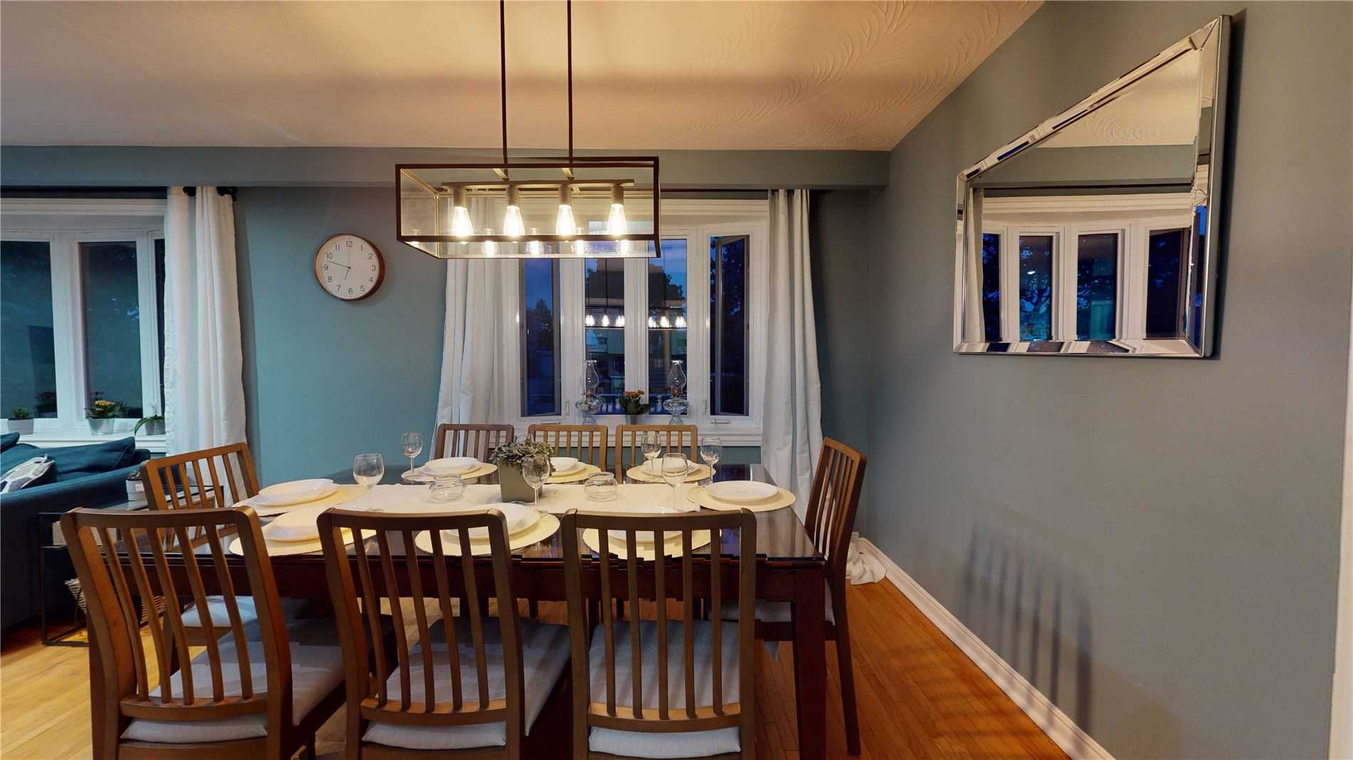 23 Strathavon Dr