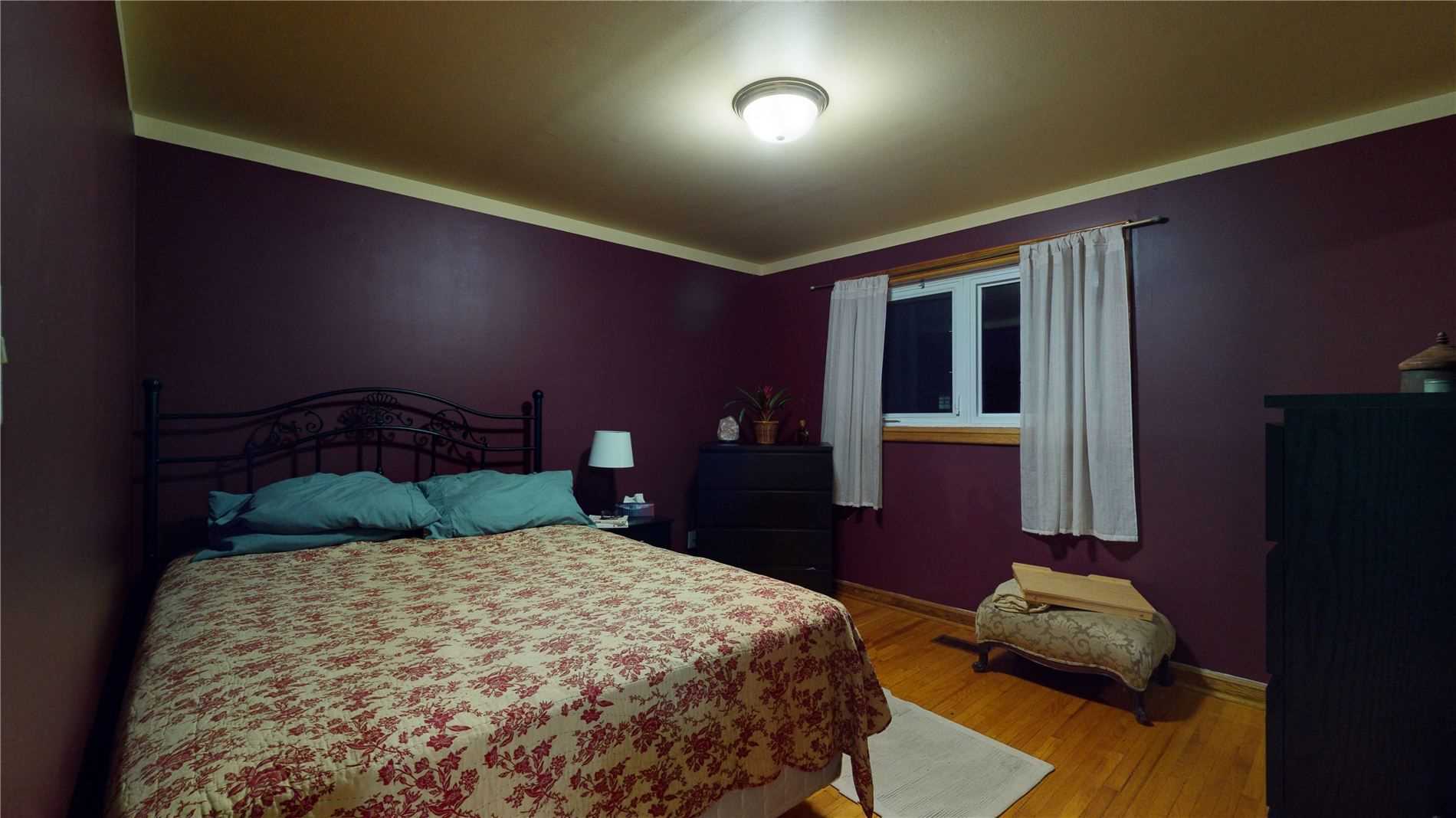 23 Strathavon Dr