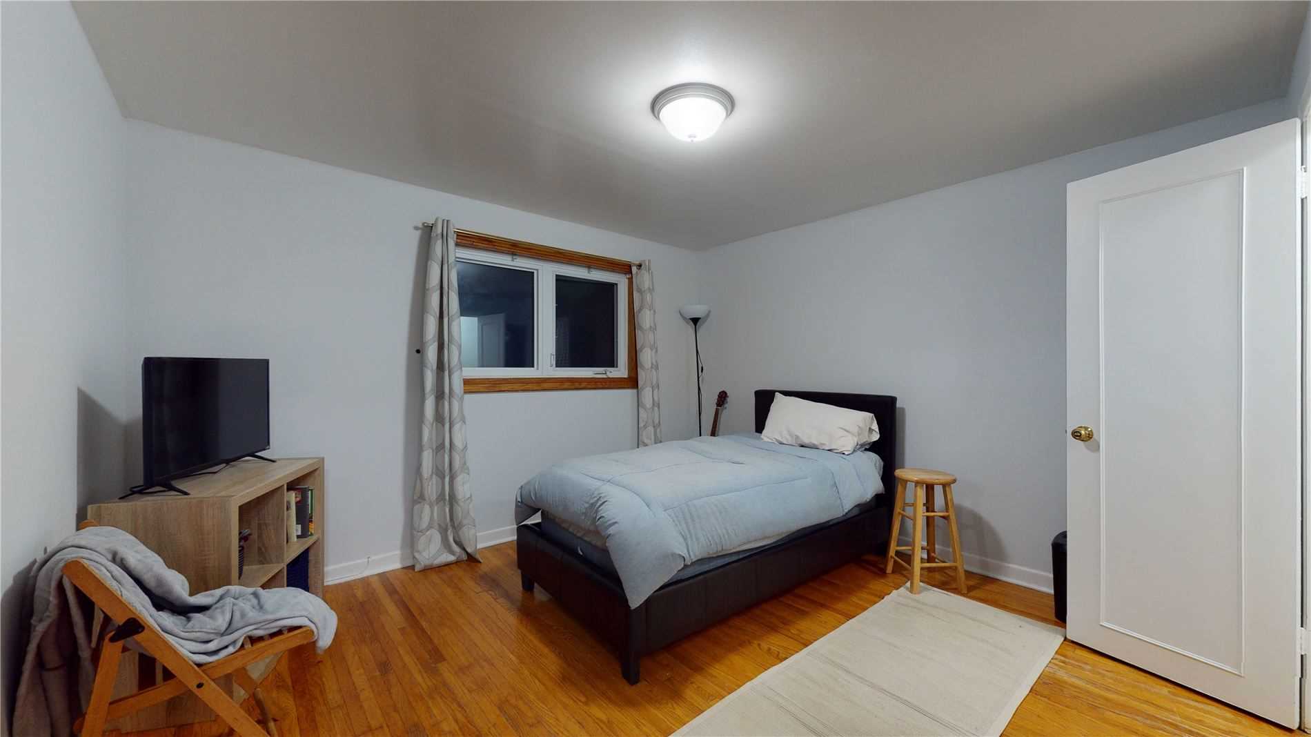 23 Strathavon Dr