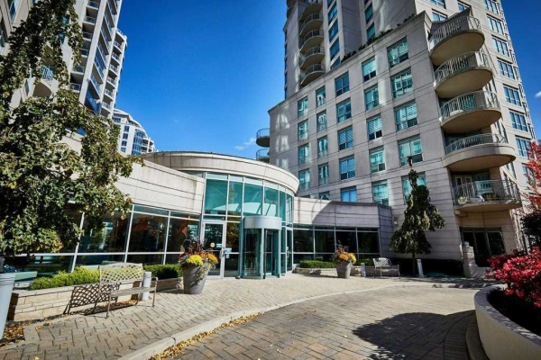 2111 Lake Shore Blvd W 2111 Lake Shore Blvd W