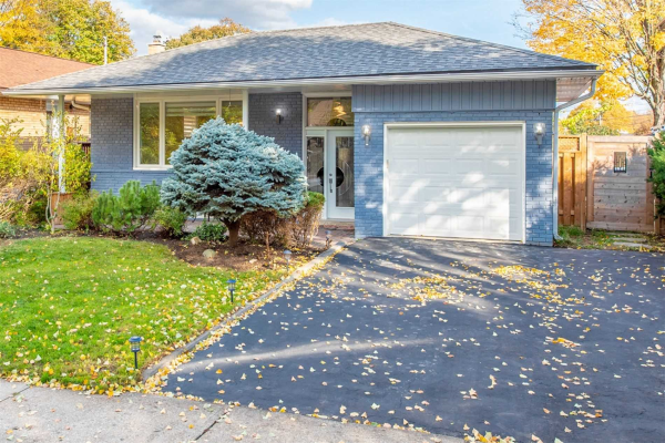 52 Decarie Circ, Toronto