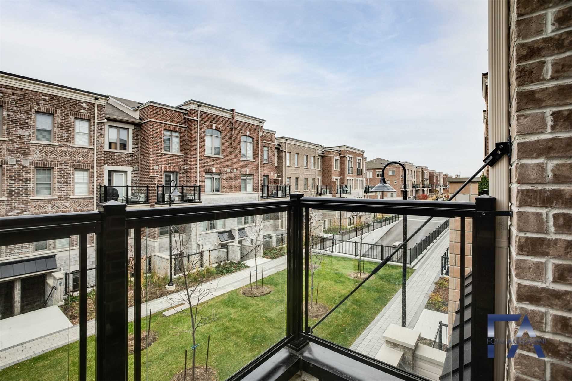 60 Parrotta Dr, #275