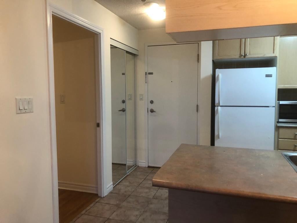 3880 Duke Of York Blvd, #2409