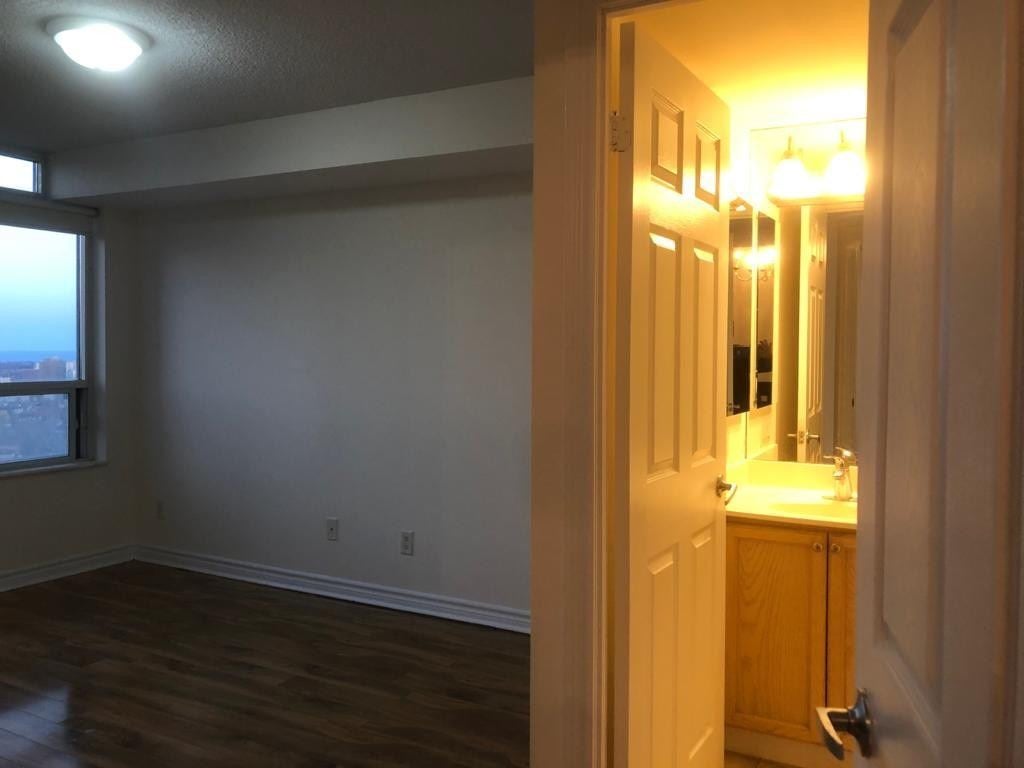 3880 Duke Of York Blvd, #2409