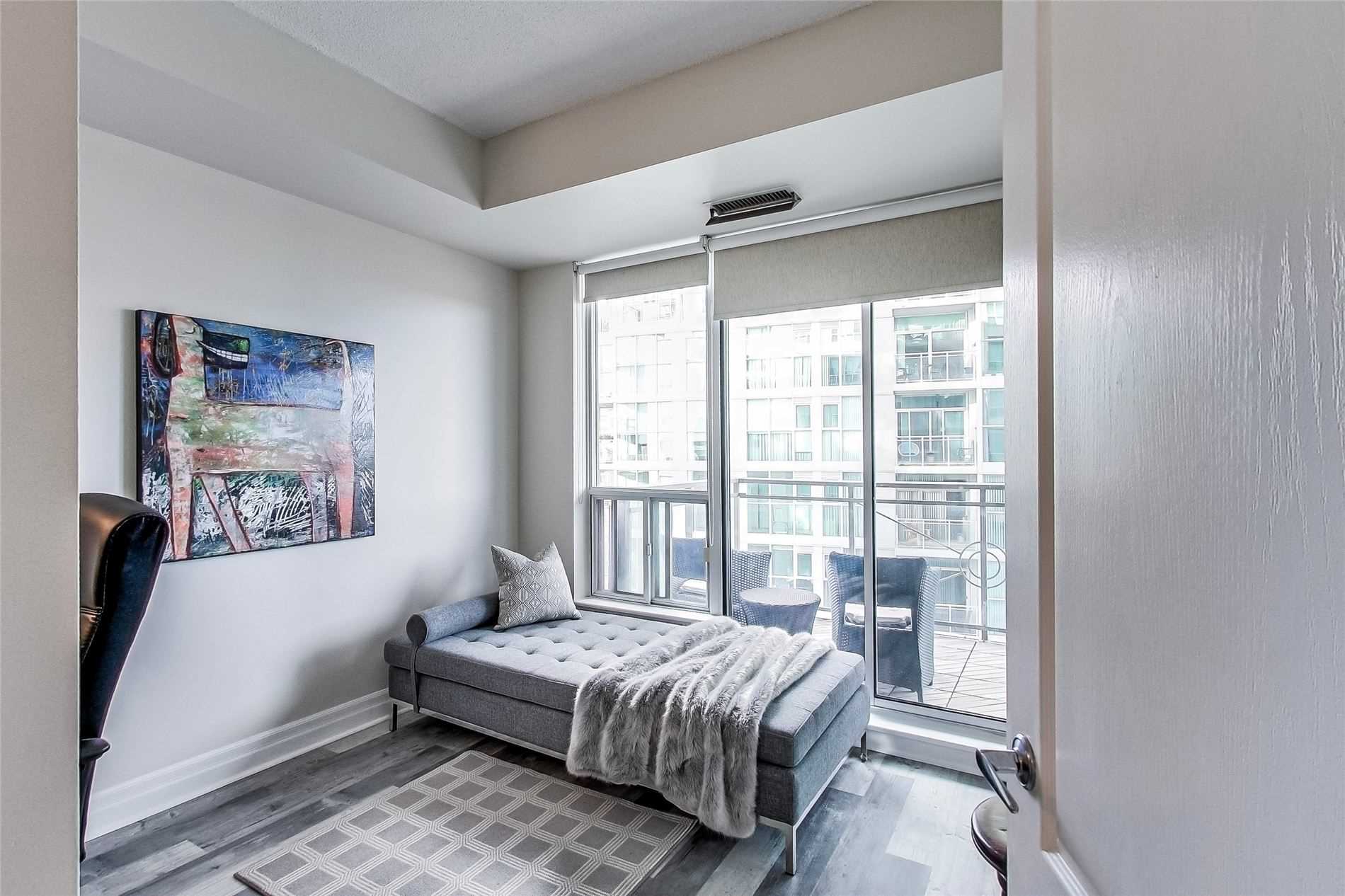 88 Palace Pier Crt, #906