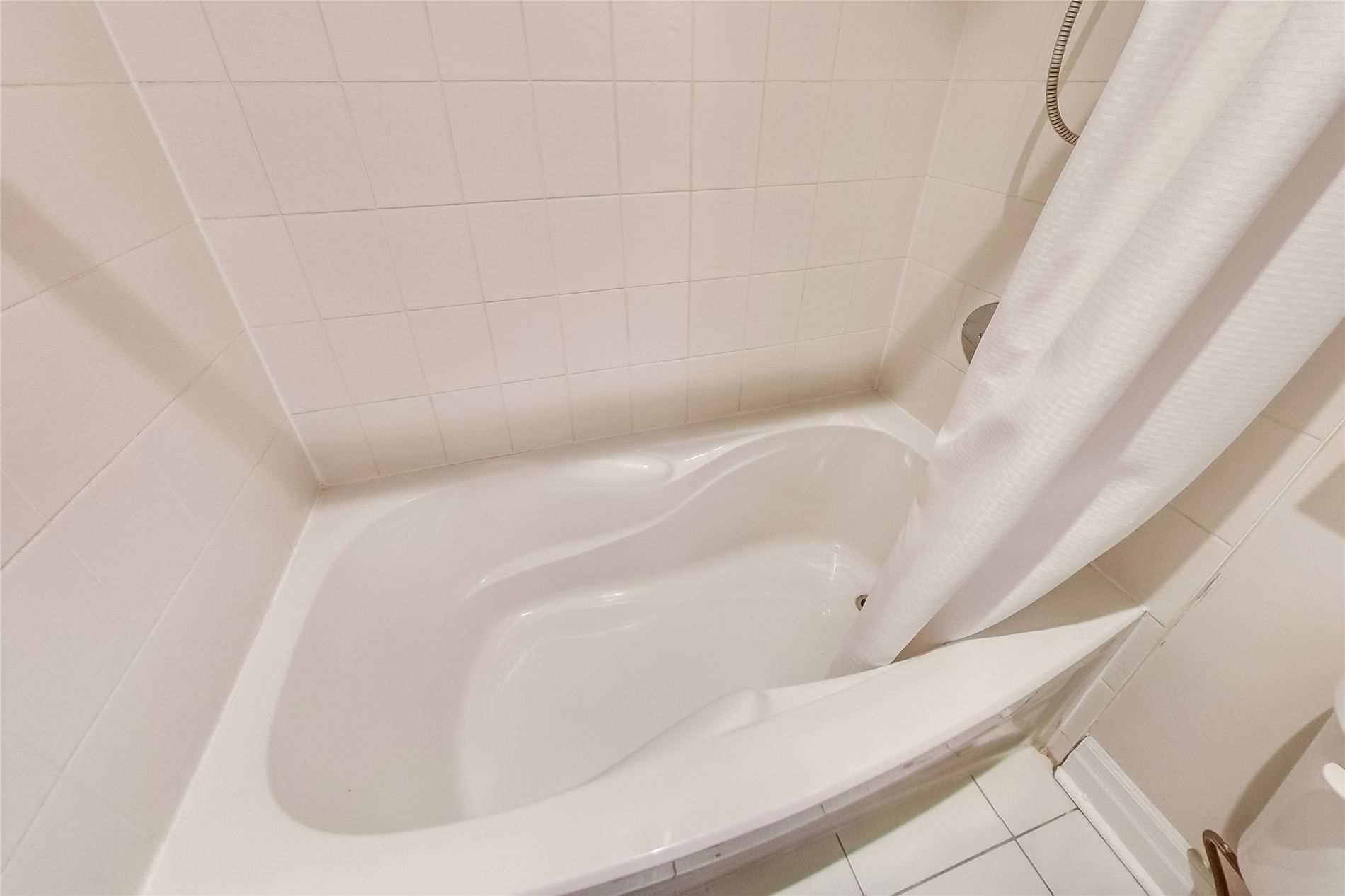 88 Palace Pier Crt, #906