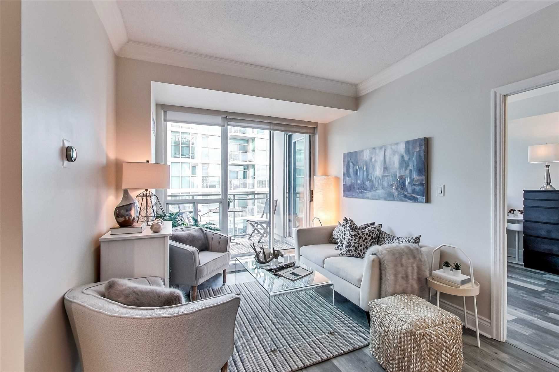 88 Palace Pier Crt, #906