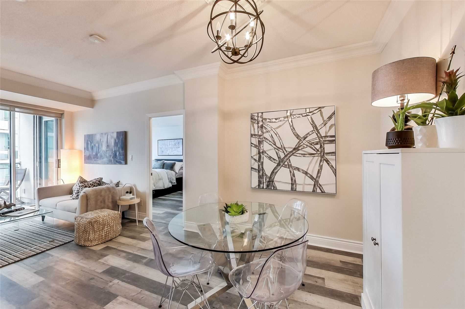 88 Palace Pier Crt, #906