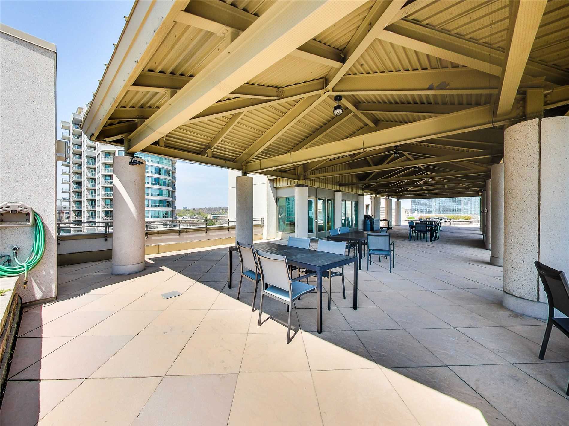 88 Palace Pier Crt, #906