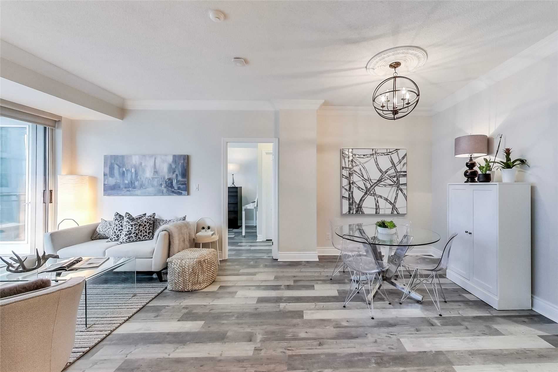 88 Palace Pier Crt, #906