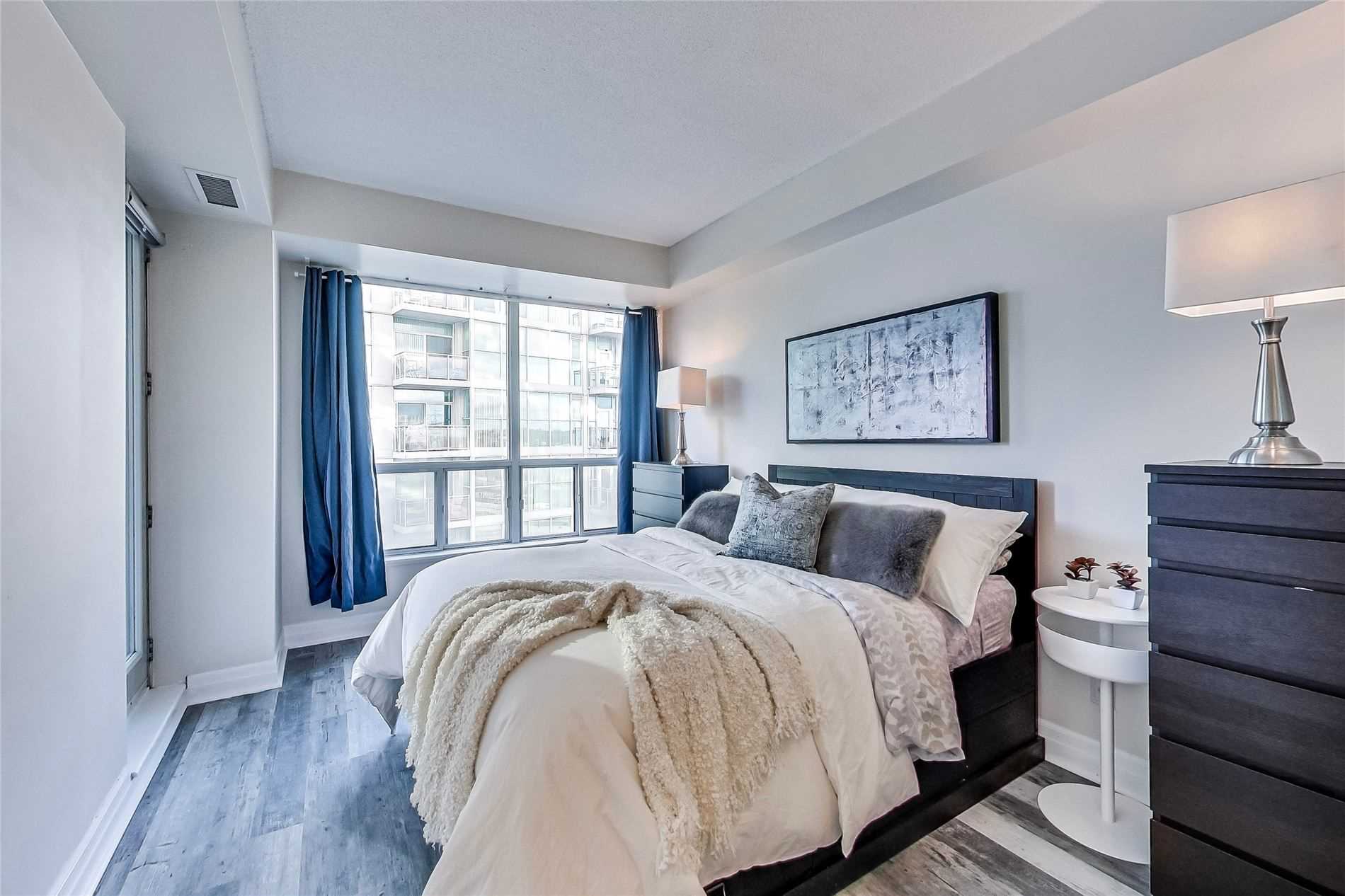 88 Palace Pier Crt, #906