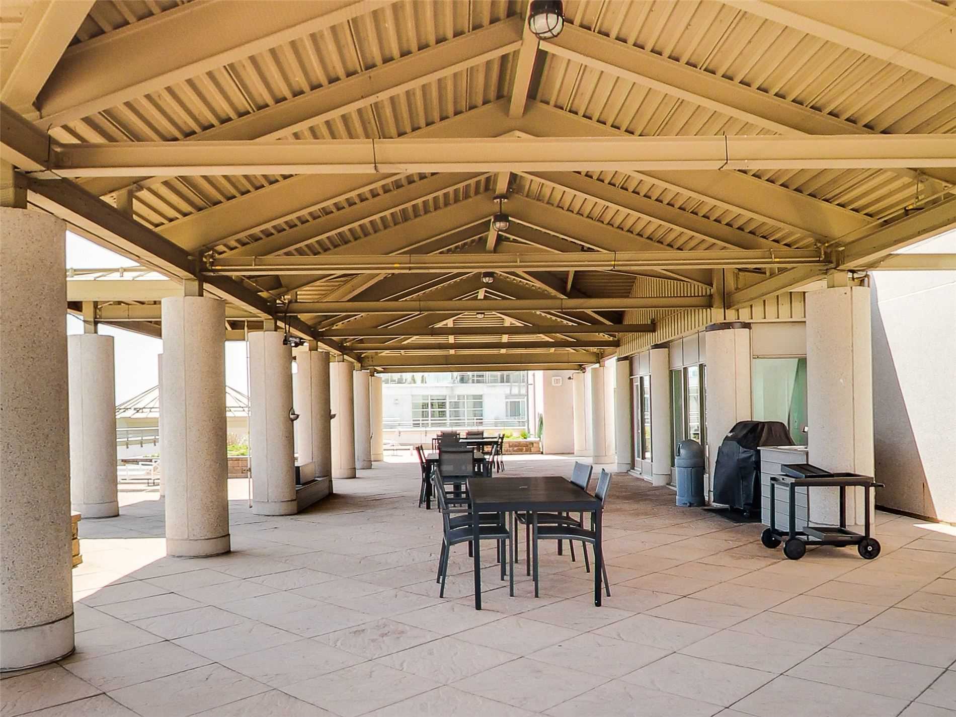 88 Palace Pier Crt, #906