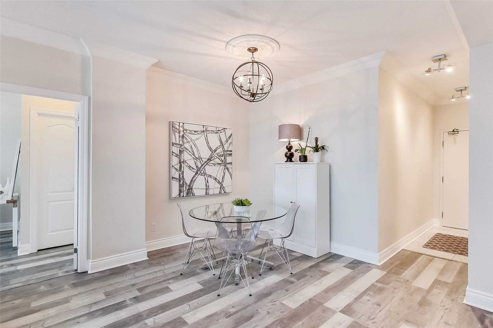 88 Palace Pier Crt, #906