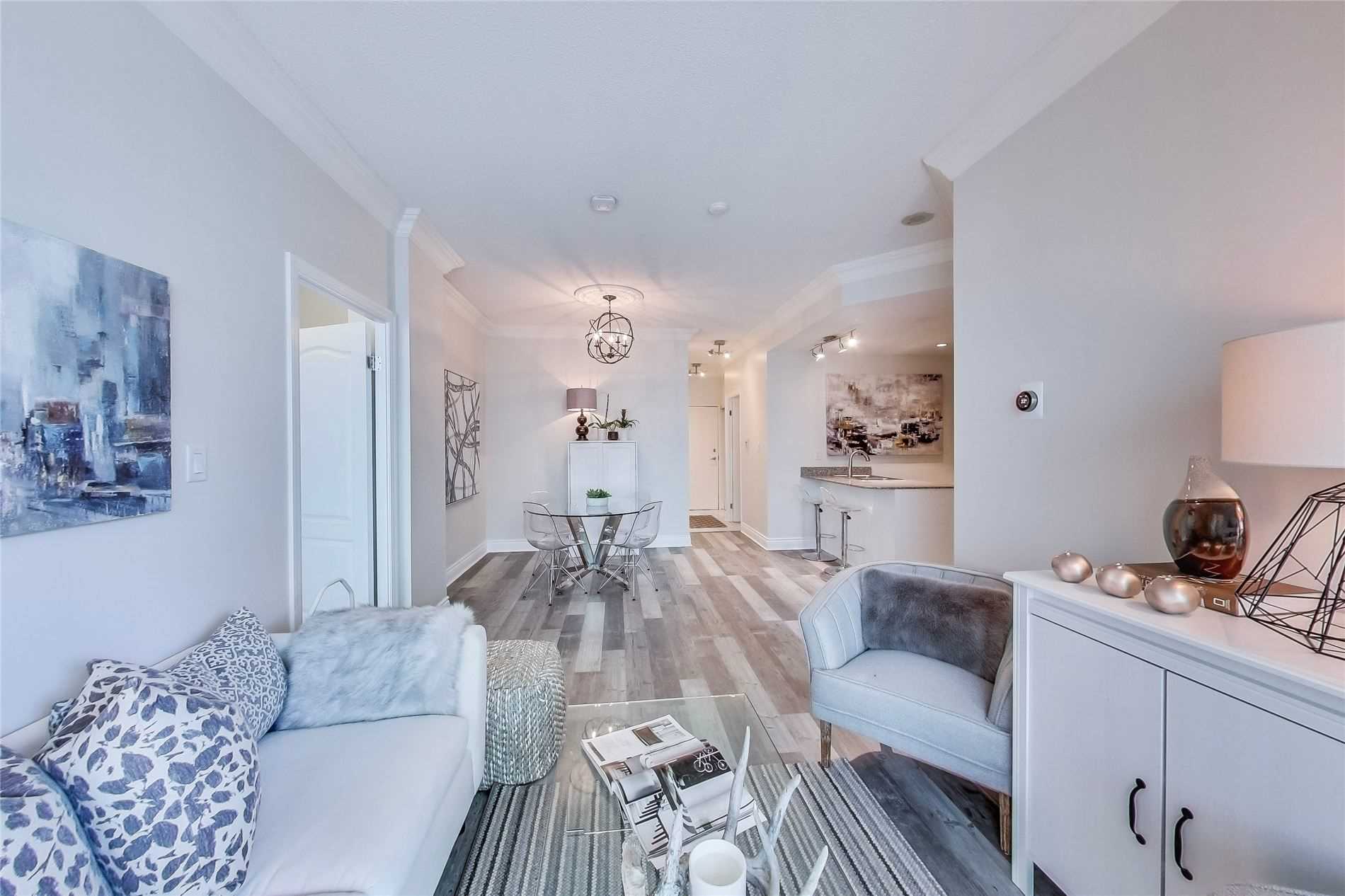 88 Palace Pier Crt, #906