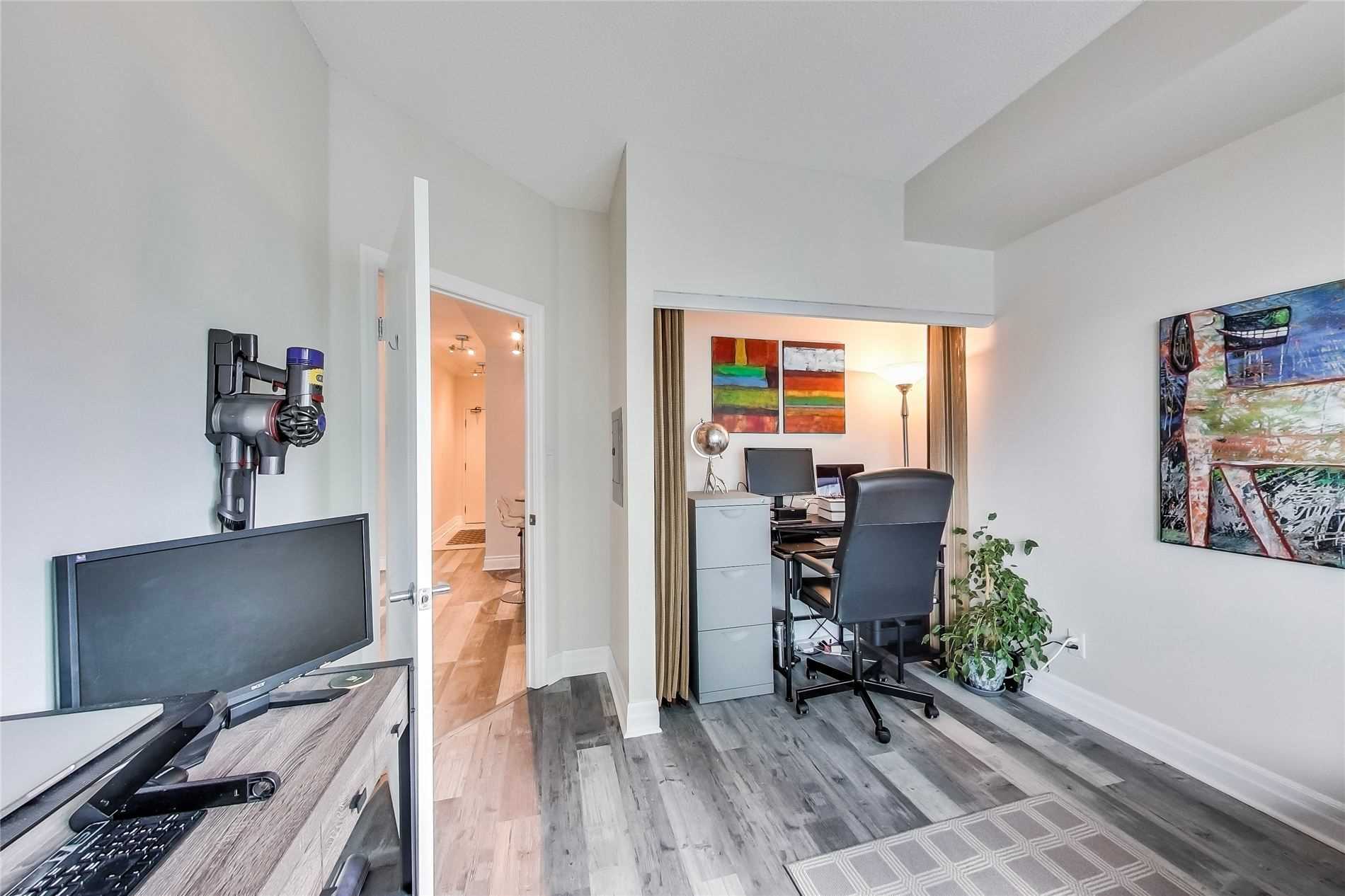 88 Palace Pier Crt, #906