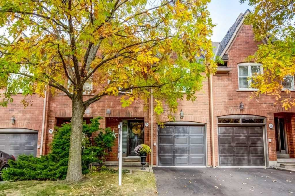 1084 Queen St W, Mississauga