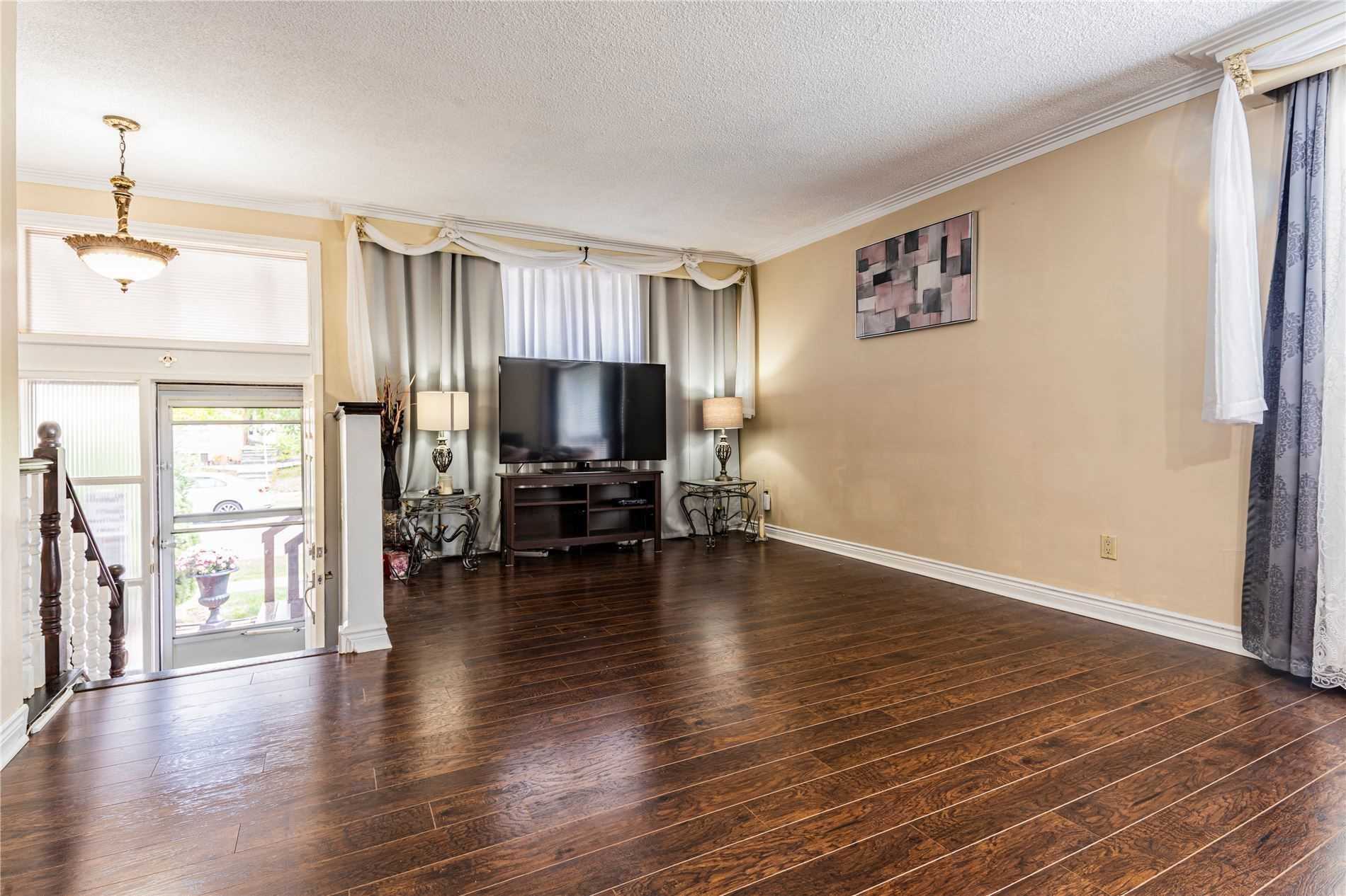 Listing W4998579 - Large Photo # 4