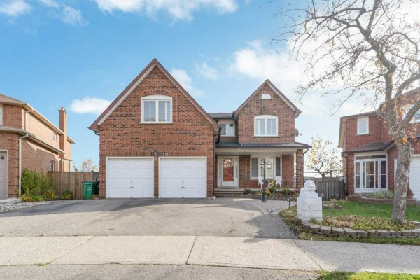 211 Macedonia Cres, Mississauga