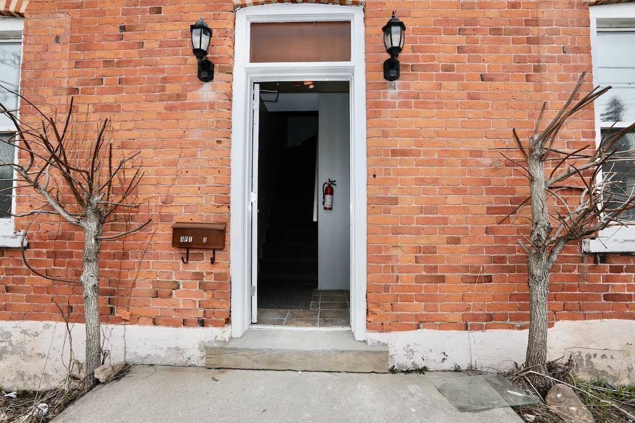 65 Main St N