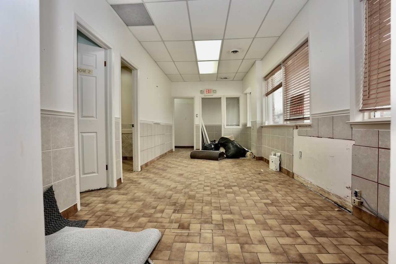 65 Main St N