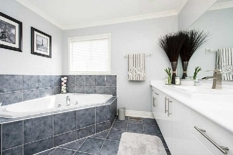 13 Galveston Cres