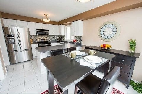 13 Galveston Cres
