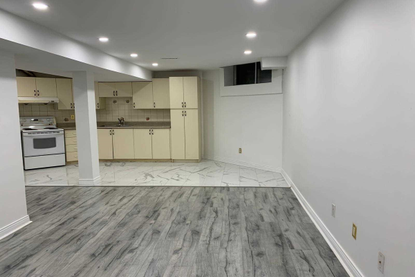 2518 Ambercroft Tr, Mississauga