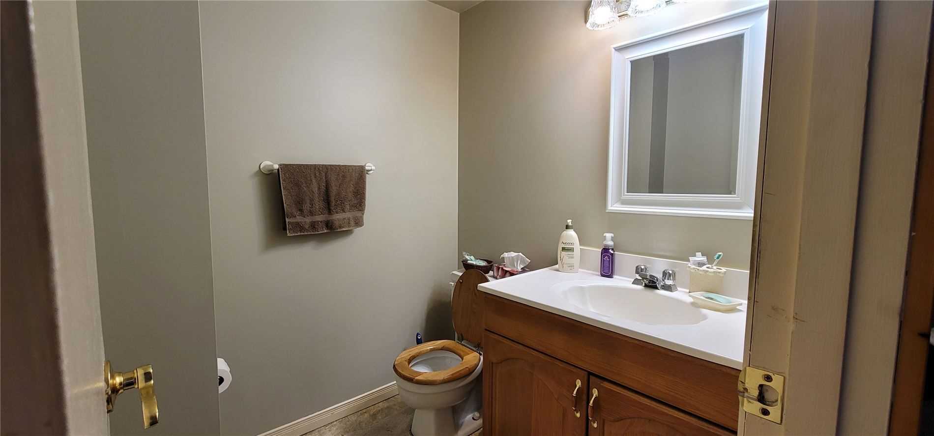 12 Nottawasaga Cres