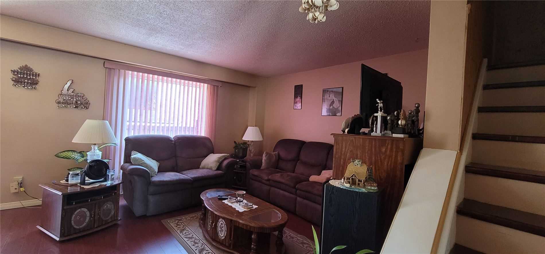 12 Nottawasaga Cres