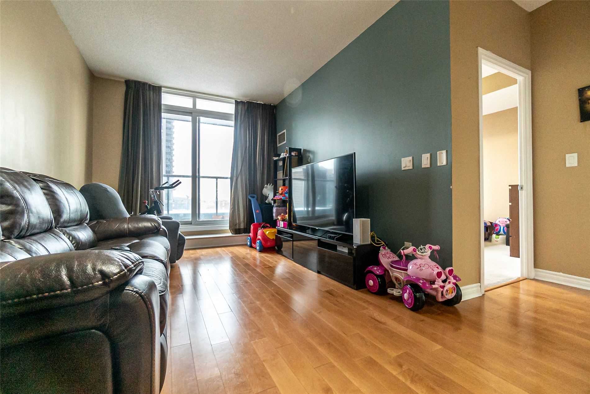 388 Prince Of Wales Dr, #807