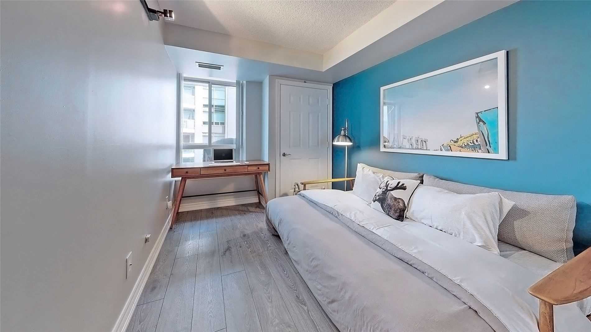 190 Manitoba St, #805