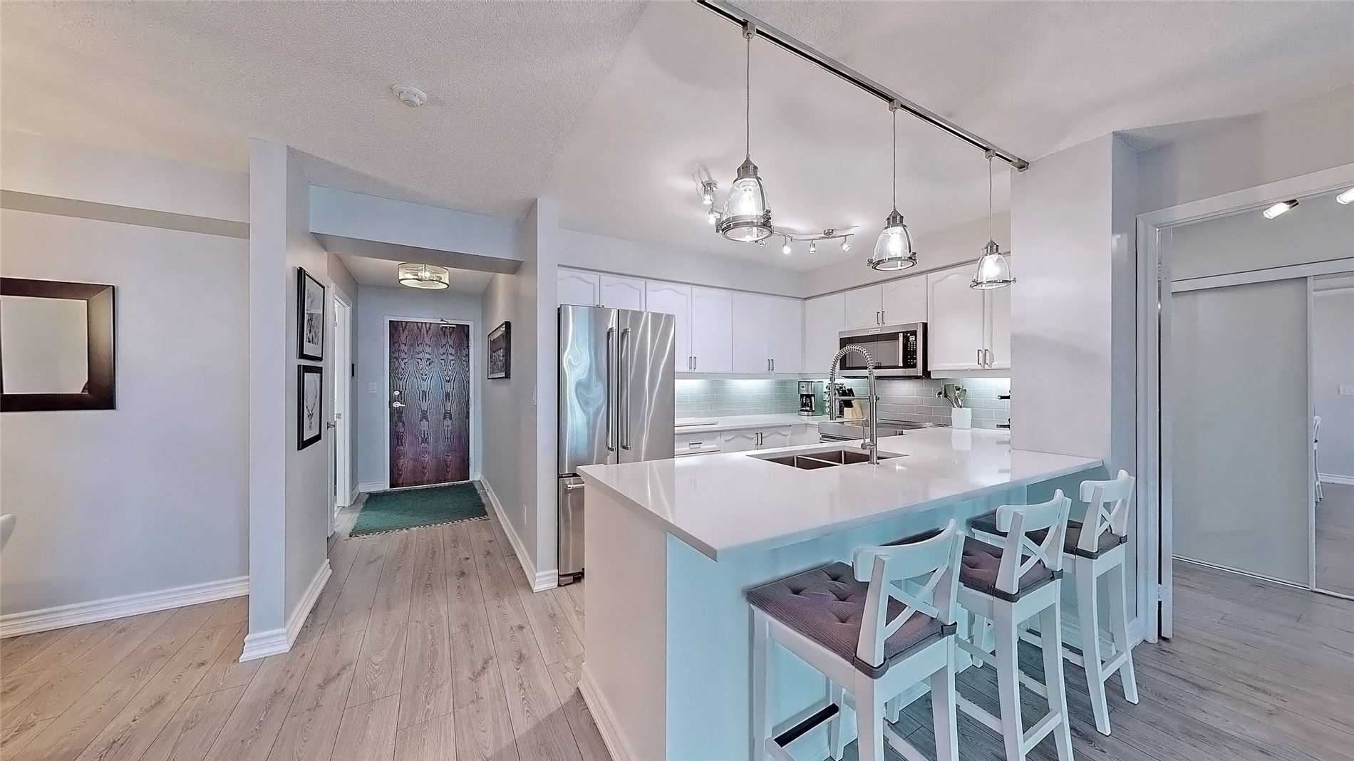 190 Manitoba St, #805