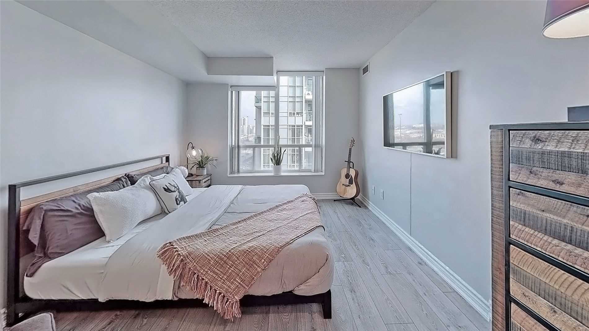 190 Manitoba St, #805
