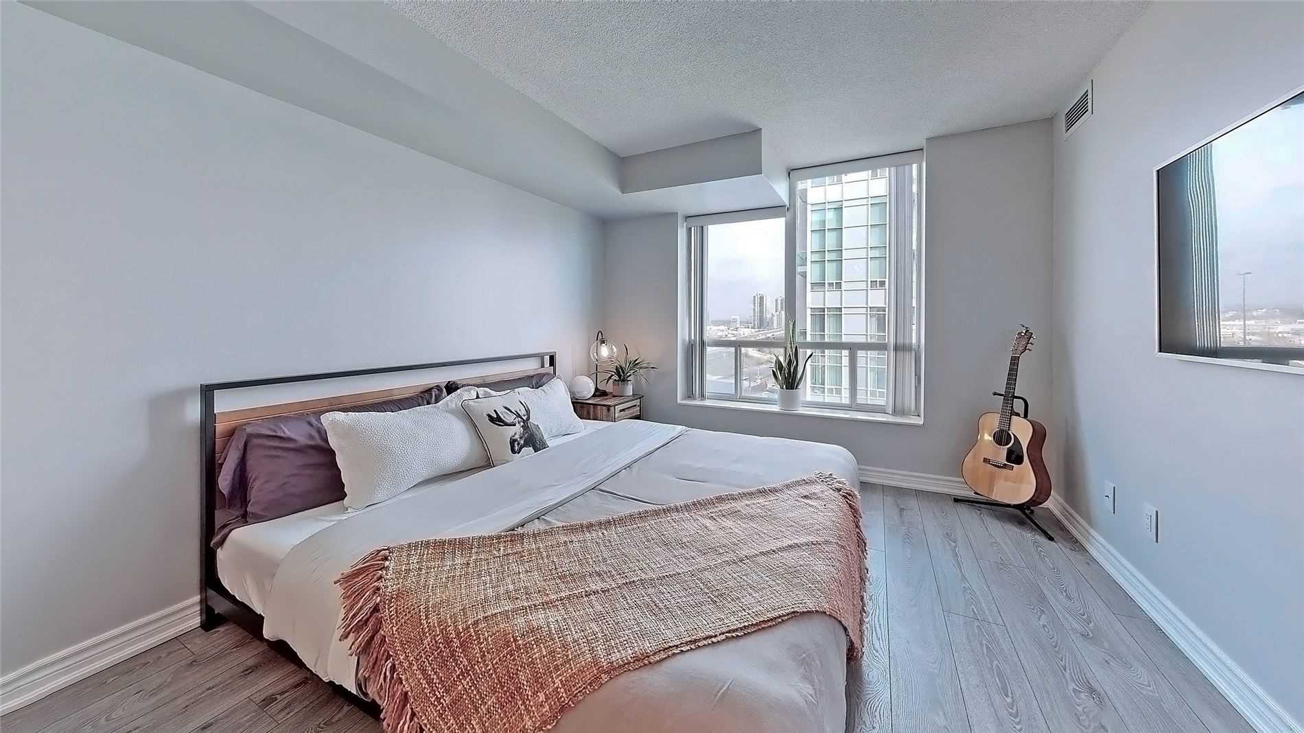 190 Manitoba St, #805