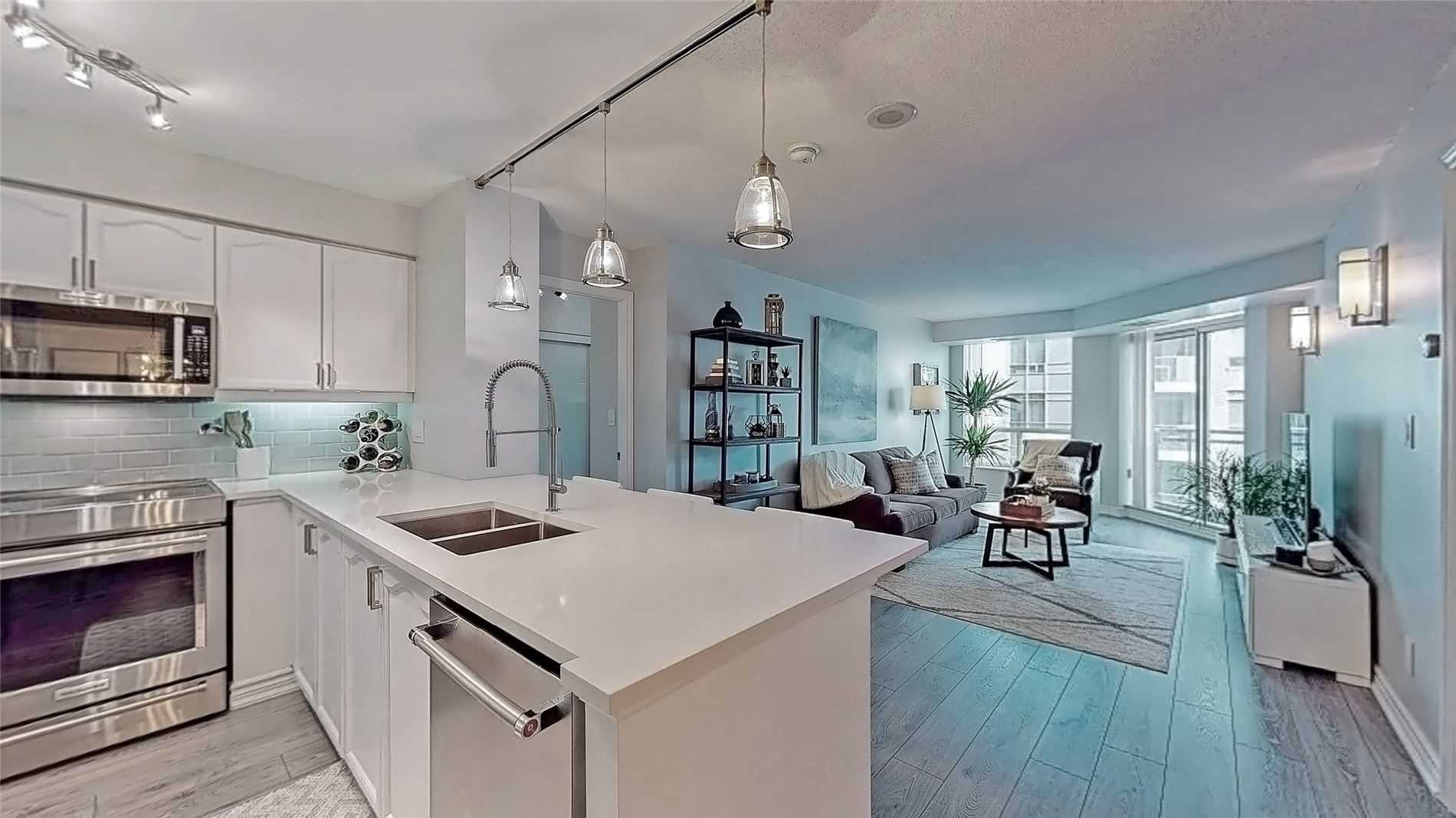 190 Manitoba St, #805