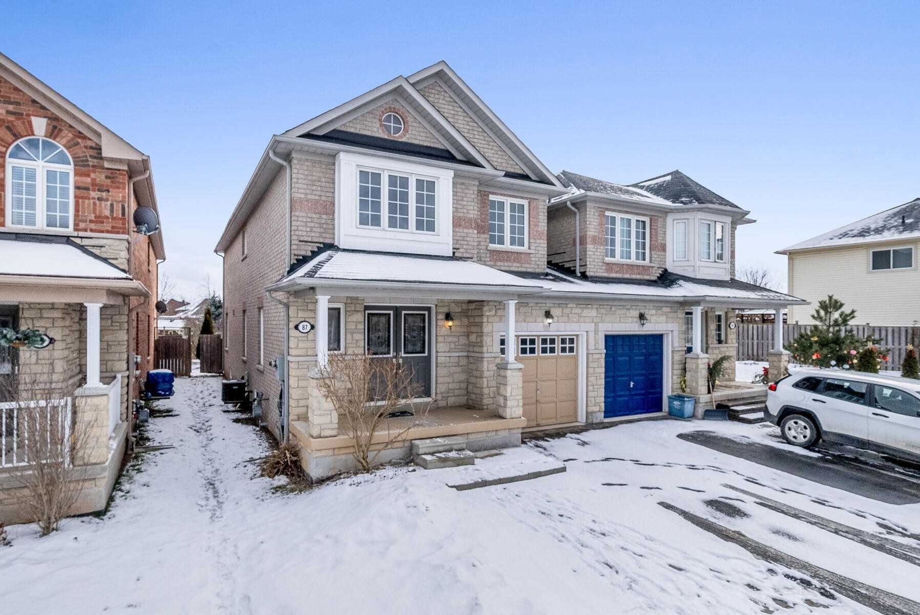 87 Mowat Cres