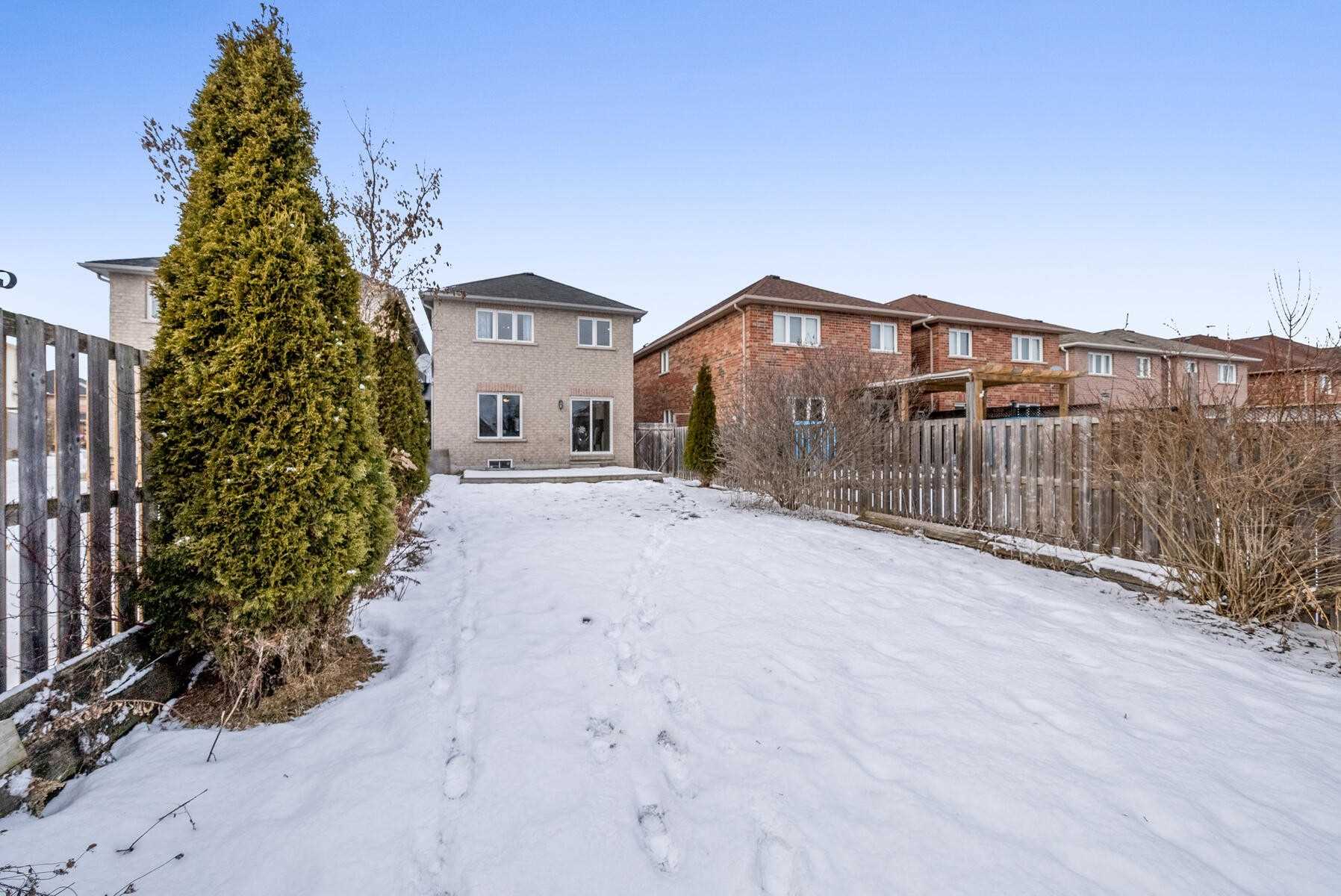 87 Mowat Cres