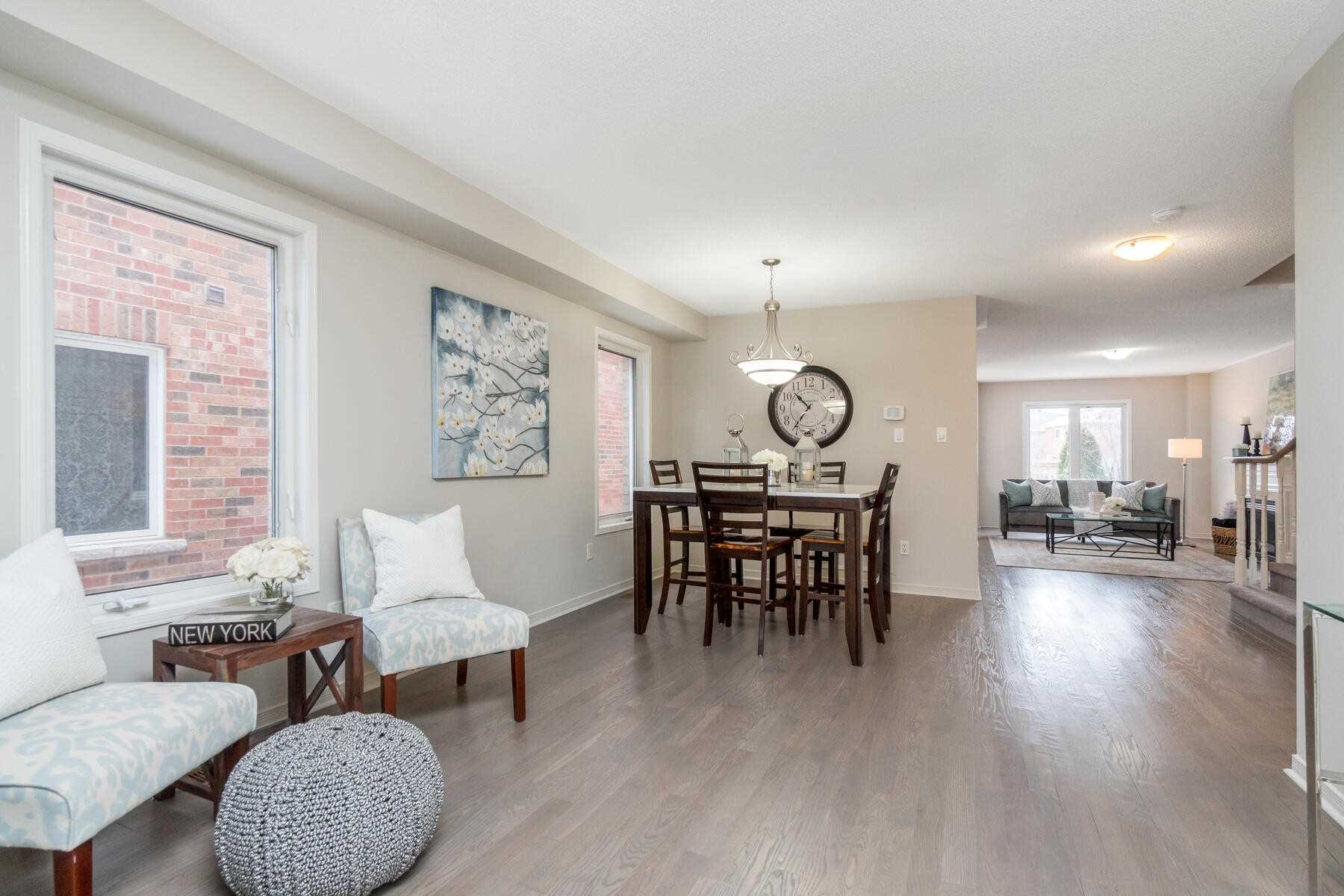 87 Mowat Cres