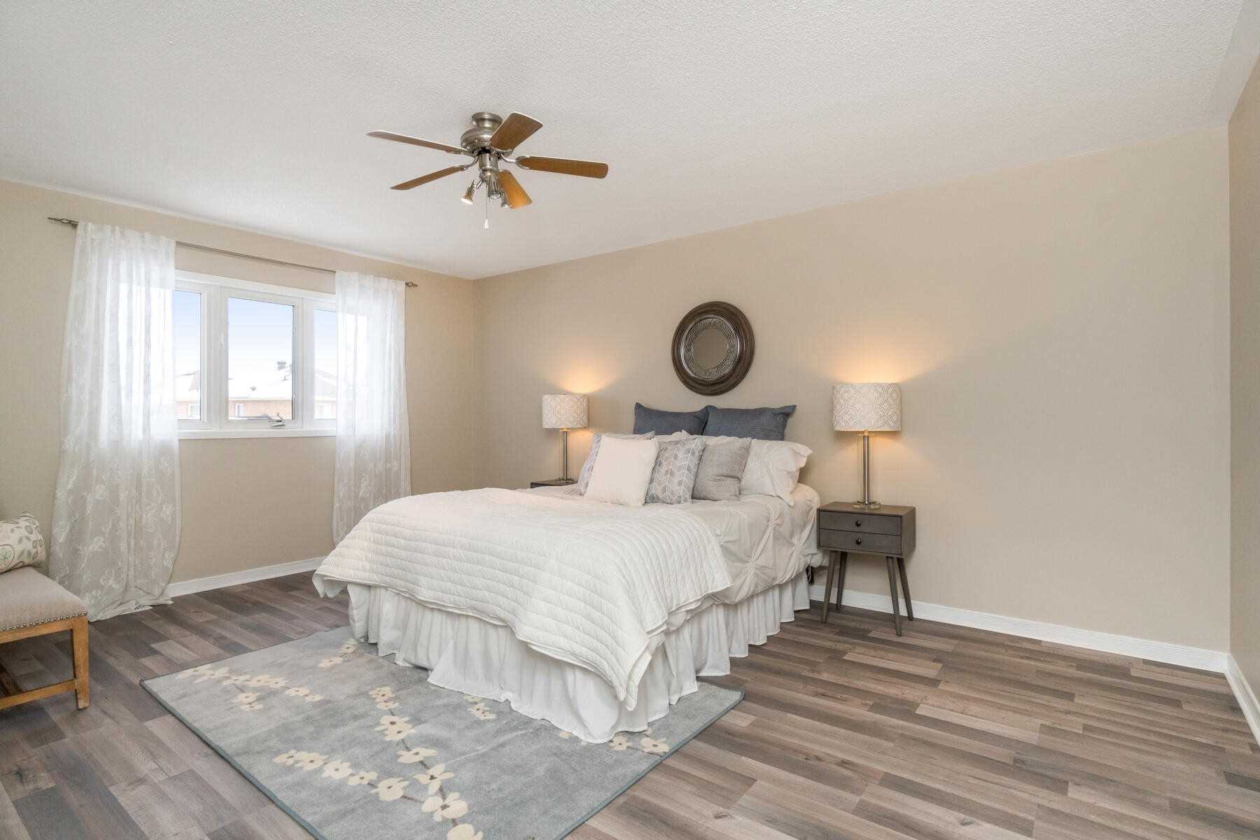 87 Mowat Cres