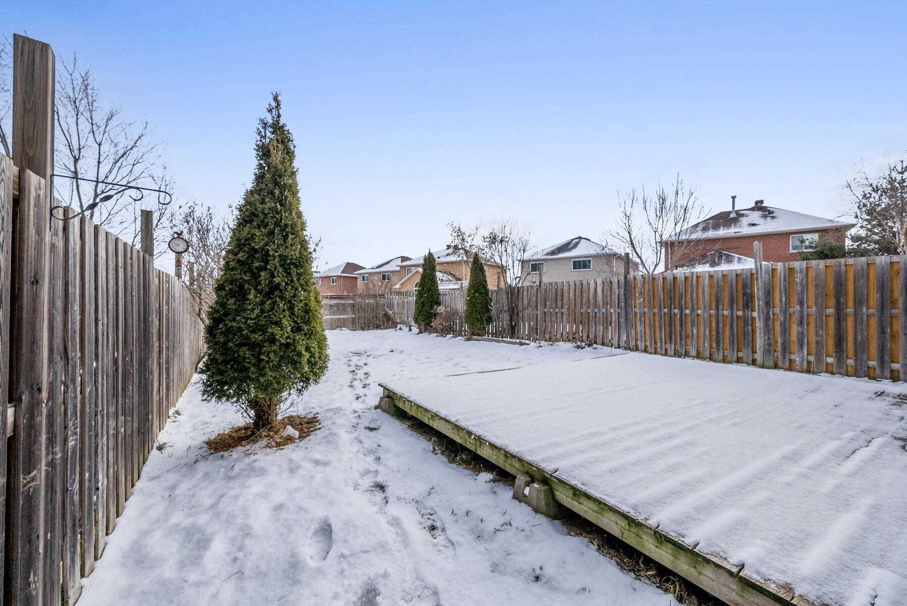 87 Mowat Cres
