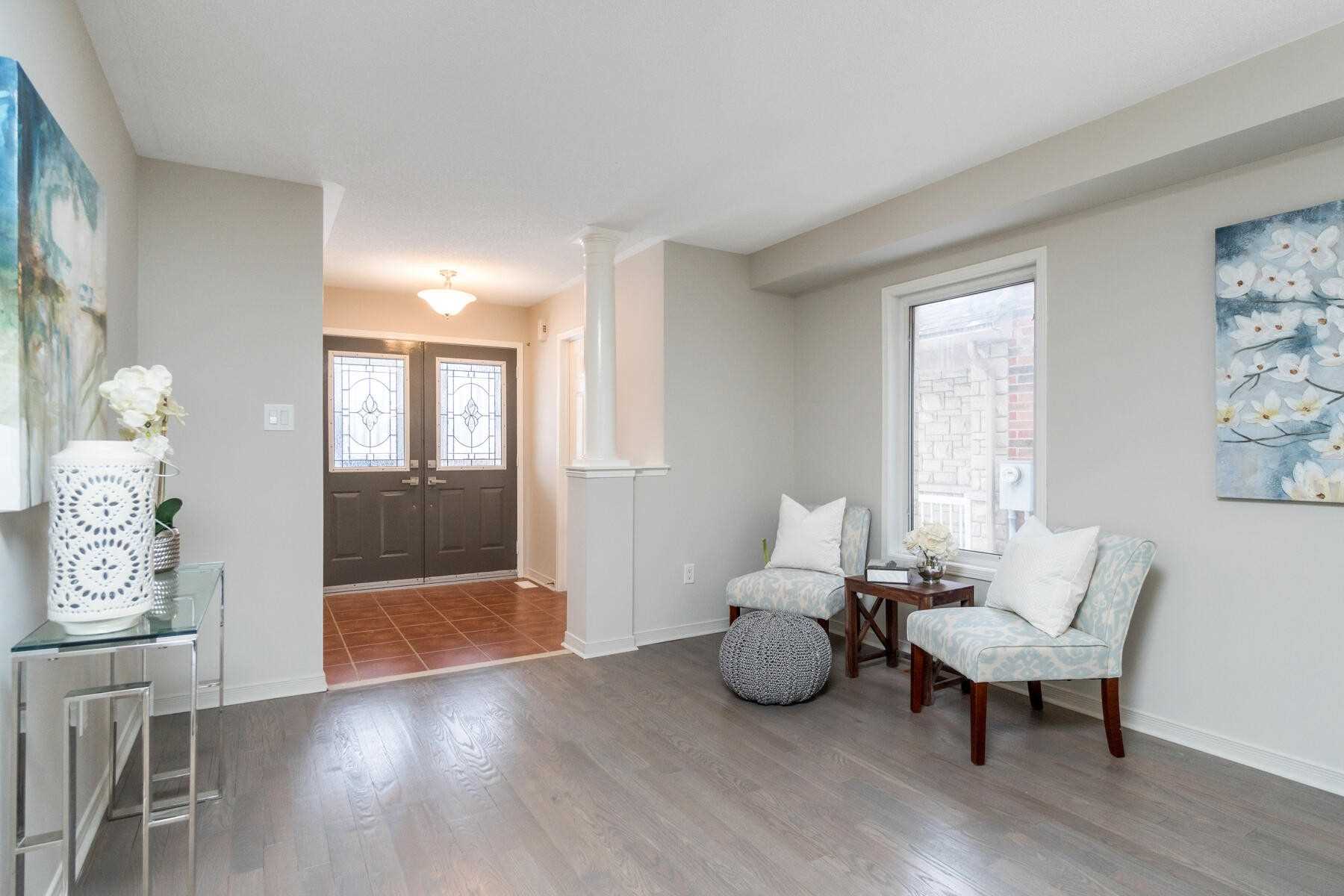87 Mowat Cres