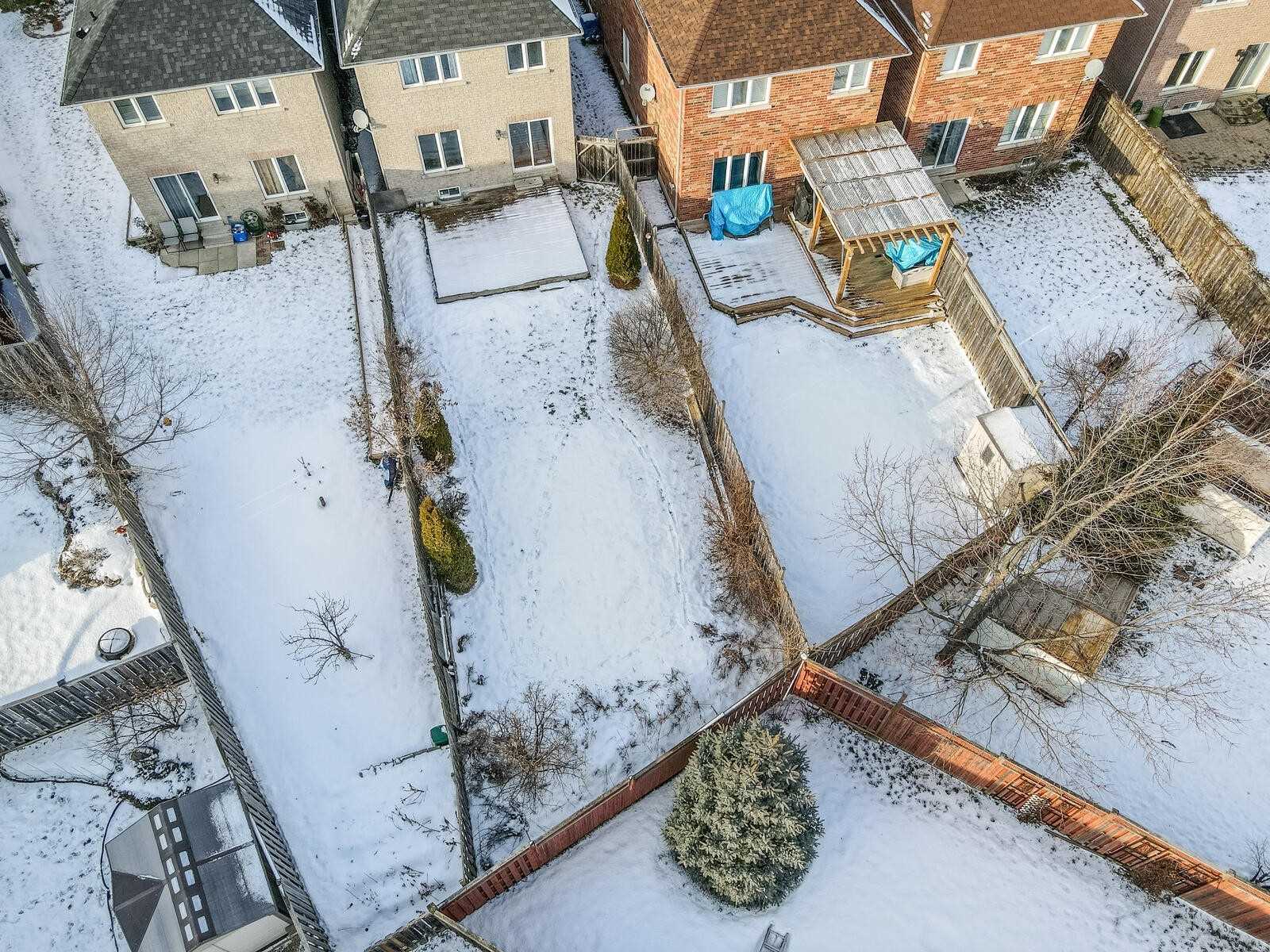 87 Mowat Cres
