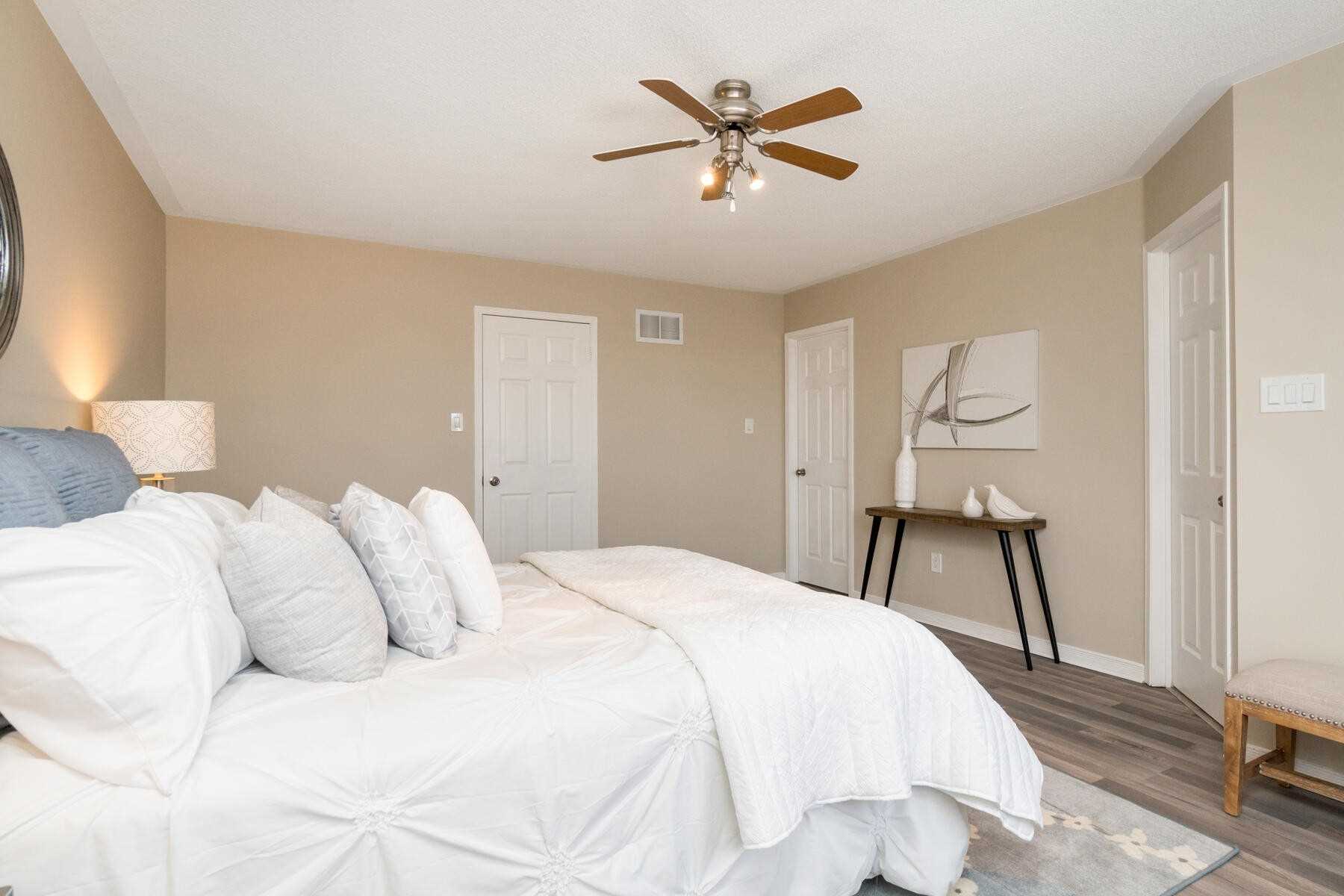 87 Mowat Cres