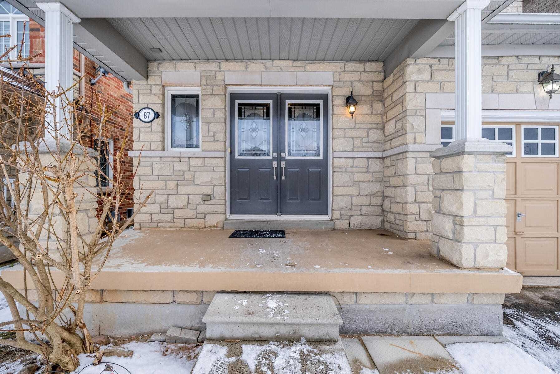 87 Mowat Cres