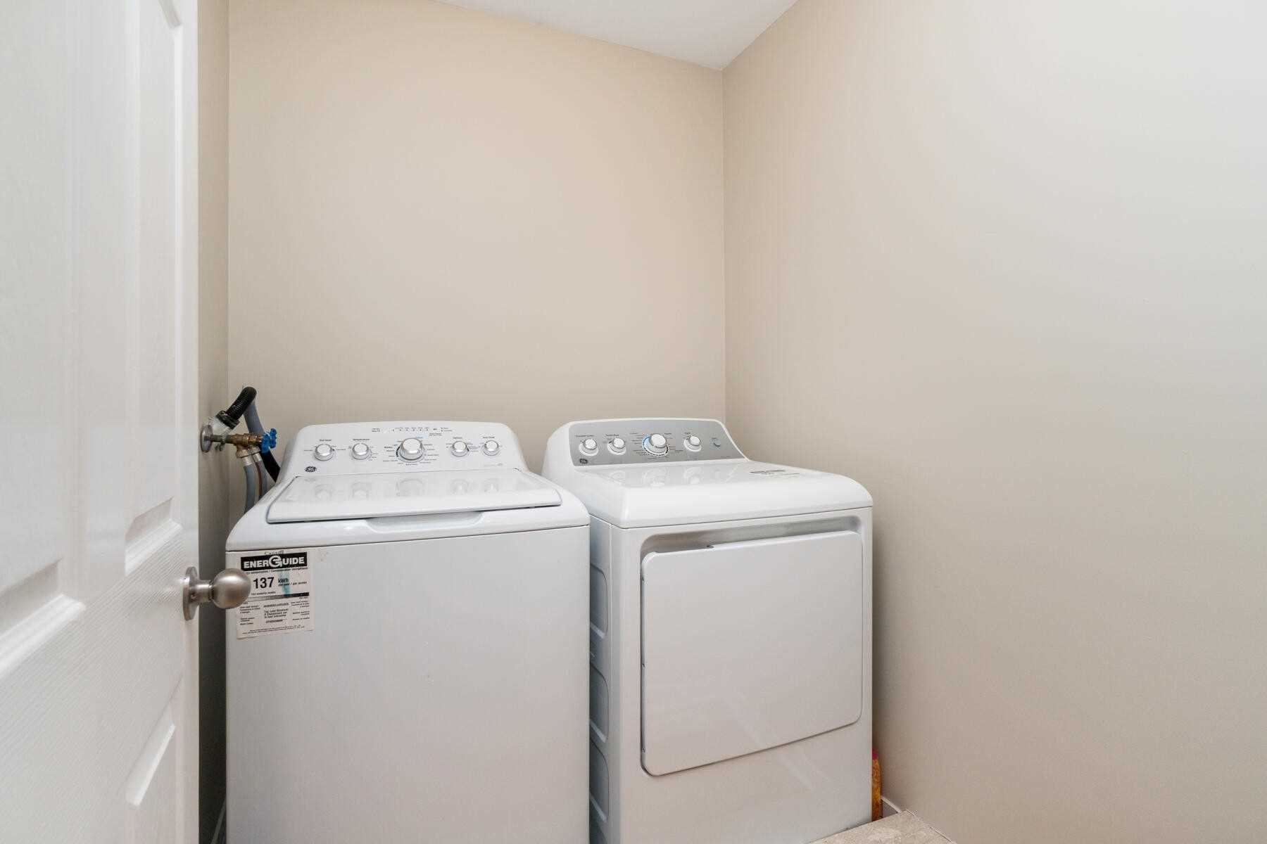 87 Mowat Cres